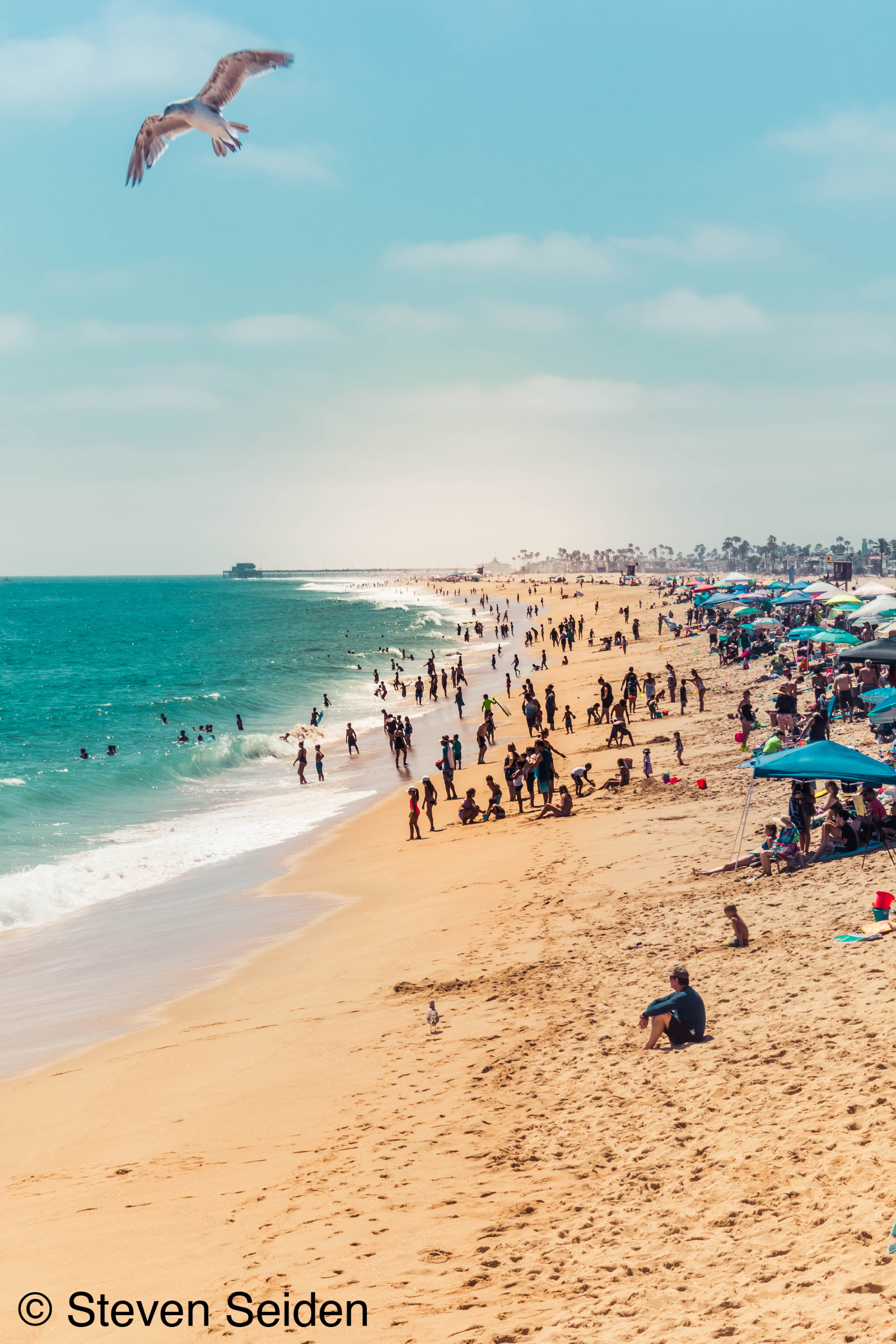 A picture of a crowded beach.
