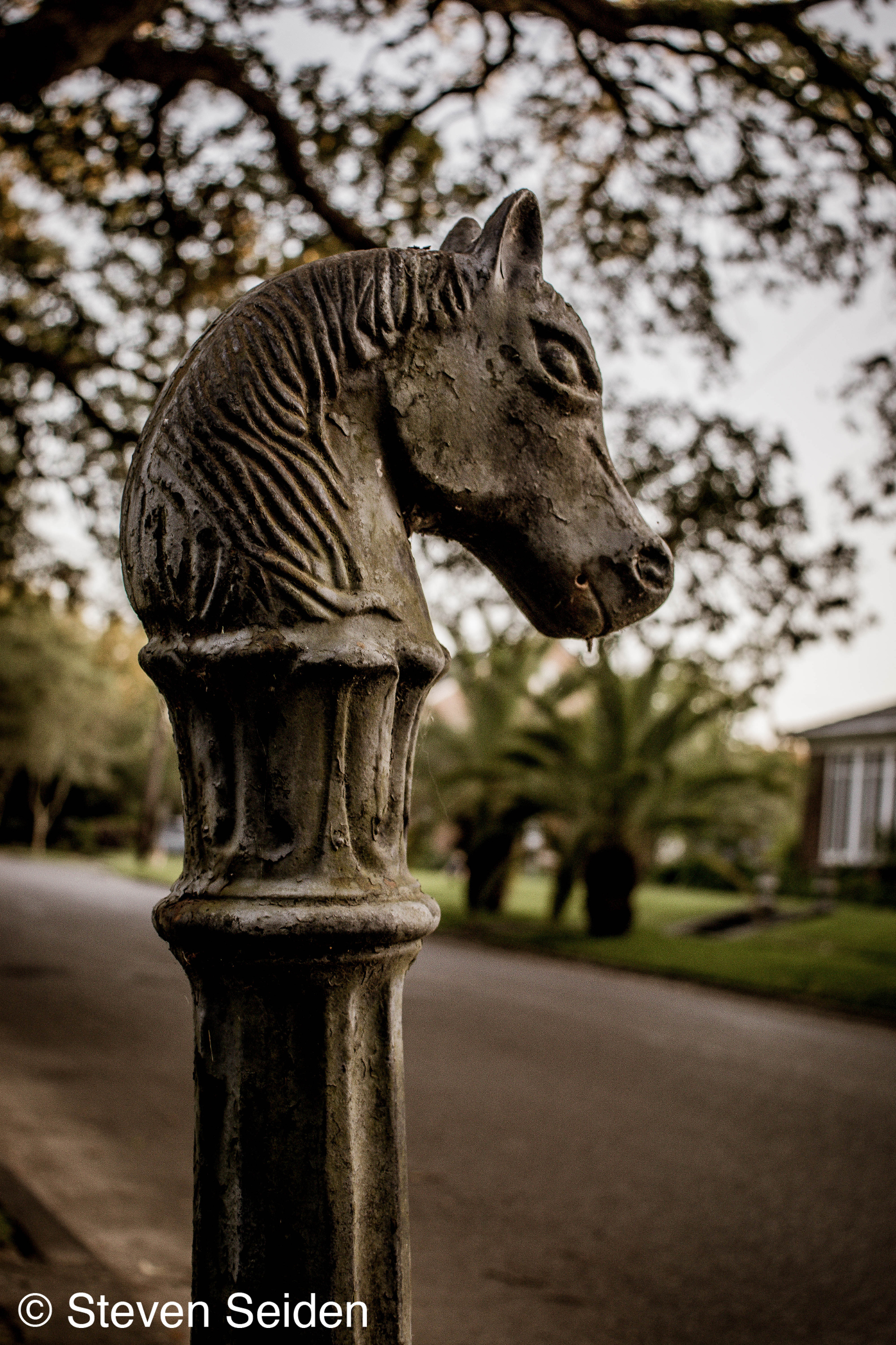 A picture of a hitching post.