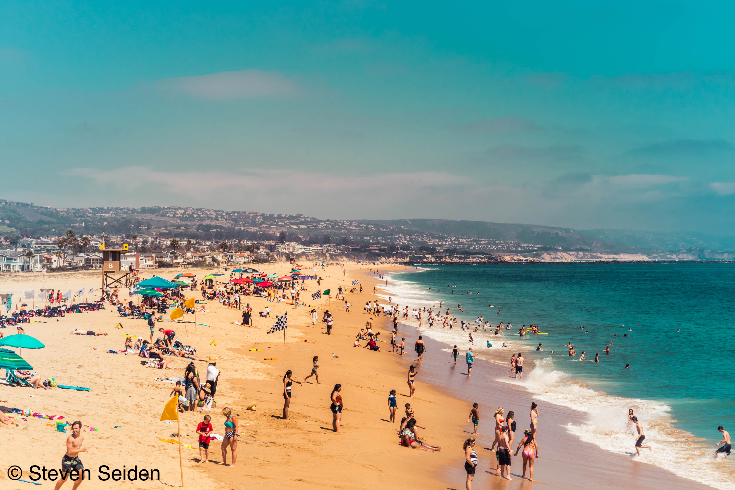 A picture of a crowded beach.